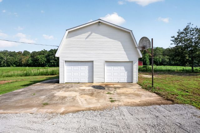 2054 Robinson Rd, Smithville, TN 37166