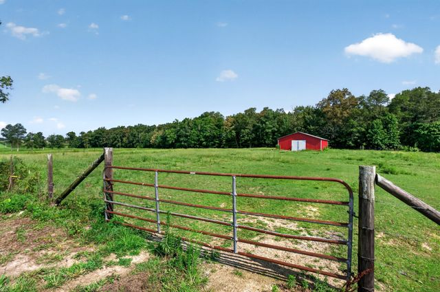 2054 Robinson Rd, Smithville, TN 37166
