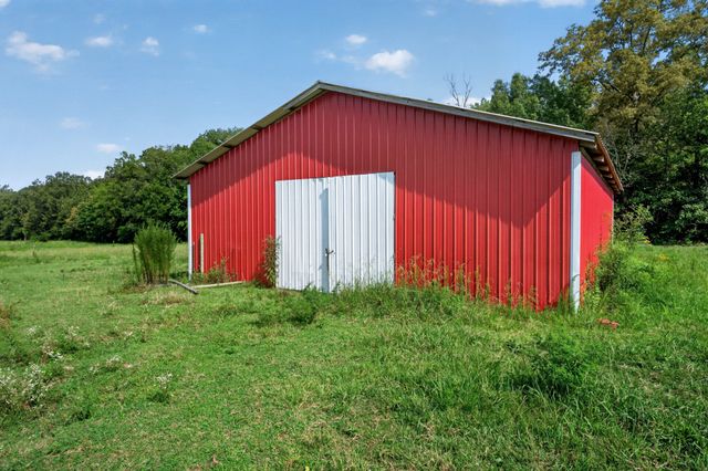 2054 Robinson Rd, Smithville, TN 37166