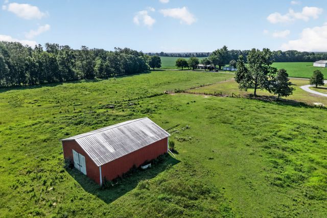 2054 Robinson Rd, Smithville, TN 37166