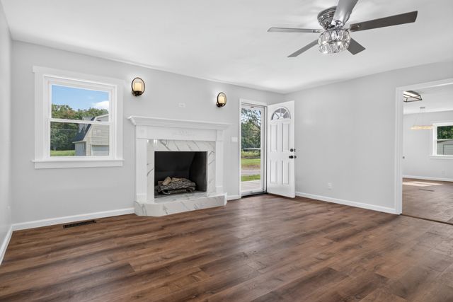2054 Robinson Rd, Smithville, TN 37166