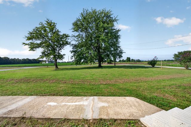 2054 Robinson Rd, Smithville, TN 37166