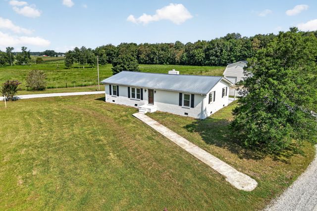 2054 Robinson Rd, Smithville, TN 37166
