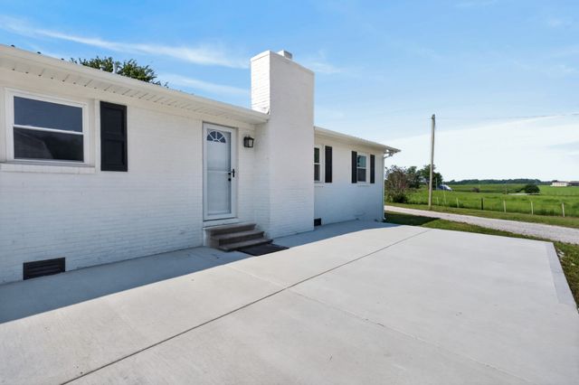 2054 Robinson Rd, Smithville, TN 37166