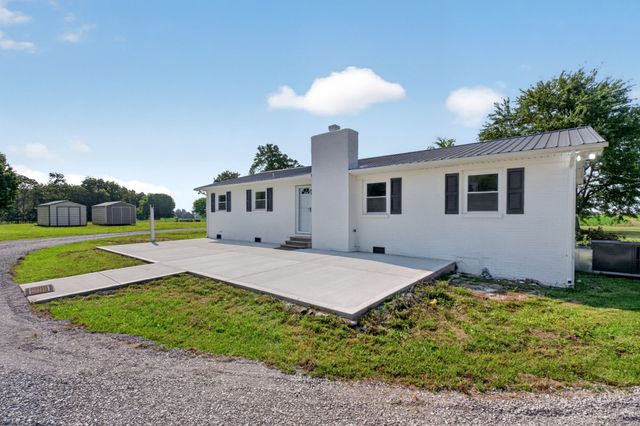 2054 Robinson Rd, Smithville, TN 37166