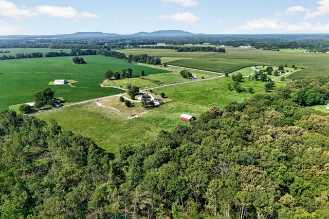 2054 Robinson Rd, Smithville, TN 37166