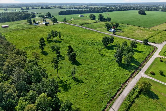 2054 Robinson Rd, Smithville, TN 37166