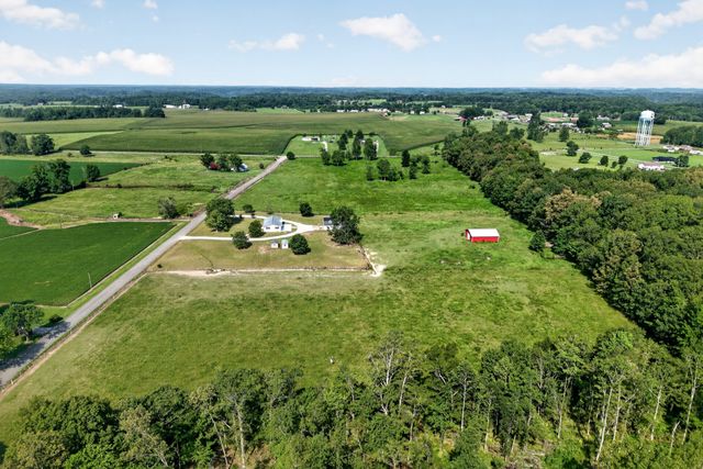 2054 Robinson Rd, Smithville, TN 37166