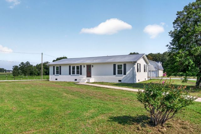 2054 Robinson Rd, Smithville, TN 37166
