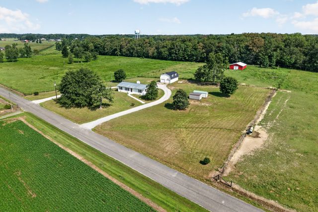 2054 Robinson Rd, Smithville, TN 37166