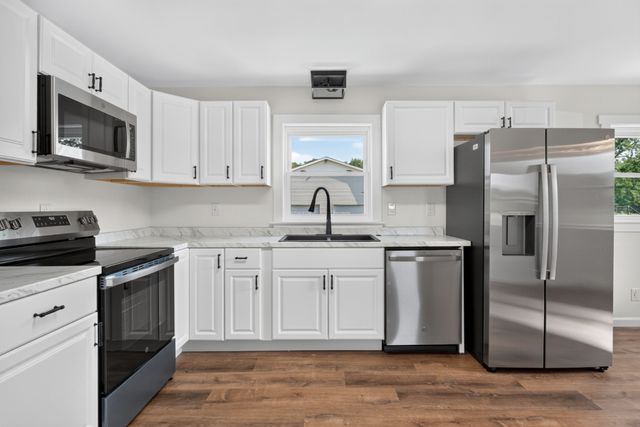 2054 Robinson Rd, Smithville, TN 37166