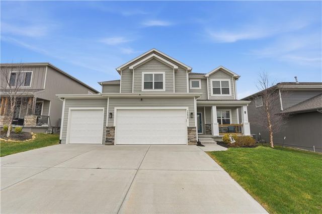 12573 S Sunray Drive, Olathe, KS 66061