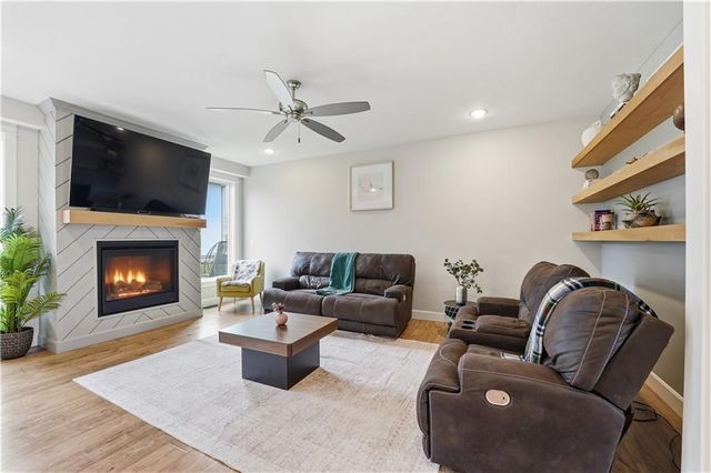 12573 S Sunray Drive, Olathe, KS 66061