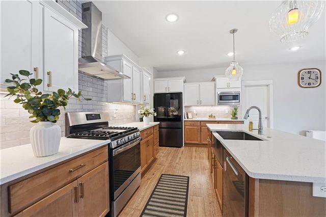 12573 S Sunray Drive, Olathe, KS 66061