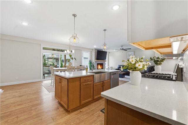 12573 S Sunray Drive, Olathe, KS 66061