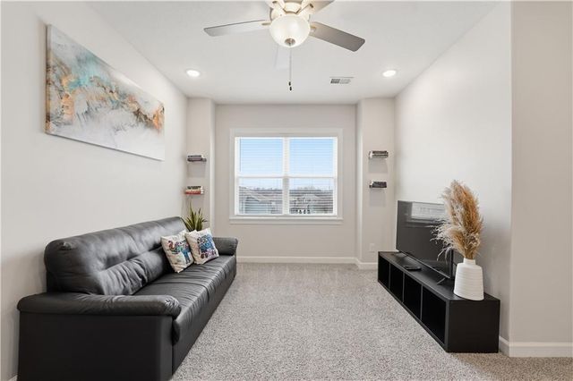 12573 S Sunray Drive, Olathe, KS 66061