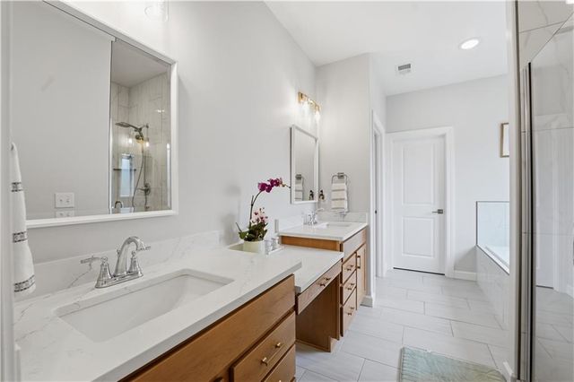 12573 S Sunray Drive, Olathe, KS 66061