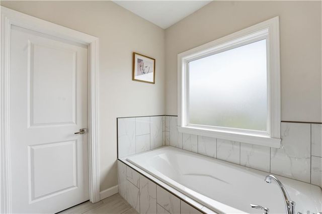 12573 S Sunray Drive, Olathe, KS 66061