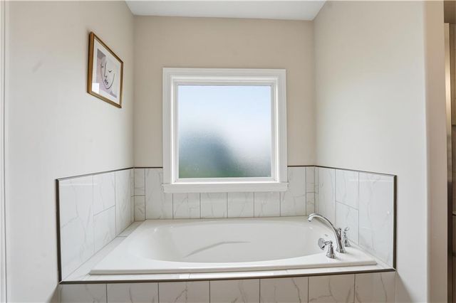 12573 S Sunray Drive, Olathe, KS 66061