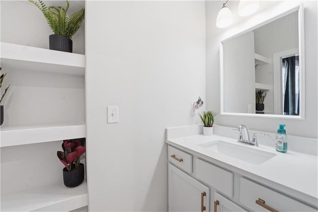 12573 S Sunray Drive, Olathe, KS 66061