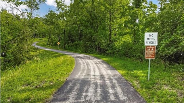 12573 S Sunray Drive, Olathe, KS 66061