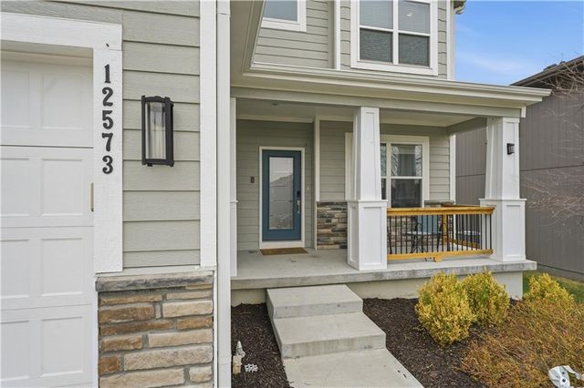 12573 S Sunray Drive, Olathe, KS 66061