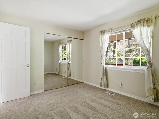 322 Country Estates Drive W, Rainier, WA 98576