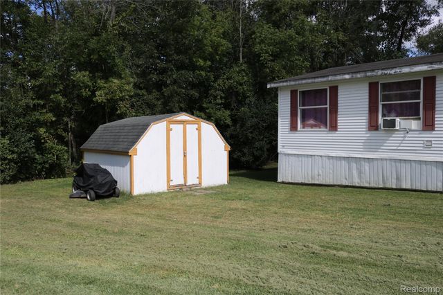 311 Peach Blossom Ct, Otisville Village, MI 48463