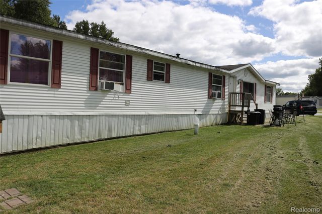 311 Peach Blossom Ct, Otisville Village, MI 48463