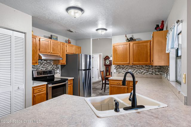 211 Seahorse Circle SE, Melbourne Beach, FL 32951