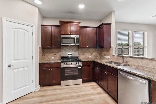 39357 Legacy Lake Dr, Gonzales, LA 70737