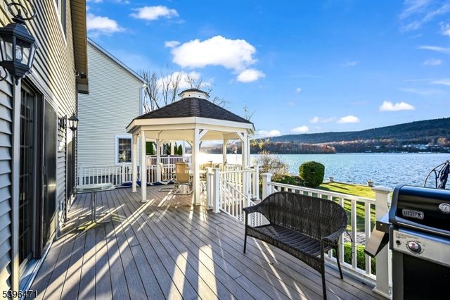 59 Forest Lake Dr, West Milford Twp., NJ 07421