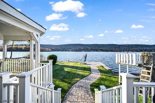 59 Forest Lake Dr, West Milford Twp., NJ 07421