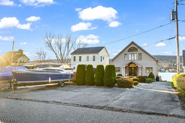 59 Forest Lake Dr, West Milford Twp., NJ 07421