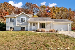 14001 Ridgewood Drive, Holland Twp, MI 49424