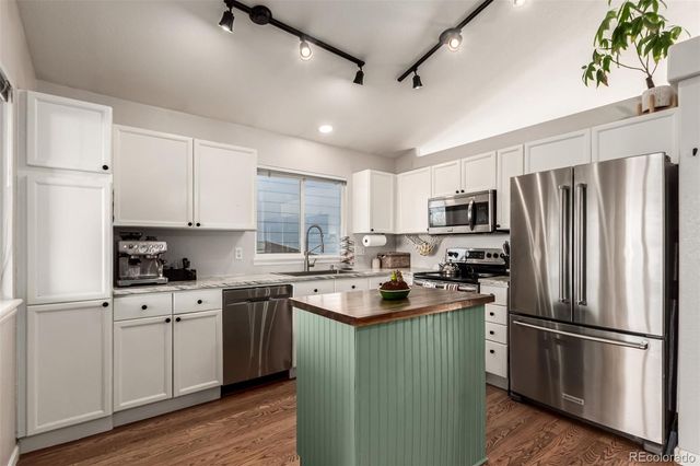 9712 Queenscliffe Drive, Highlands Ranch, CO 80130