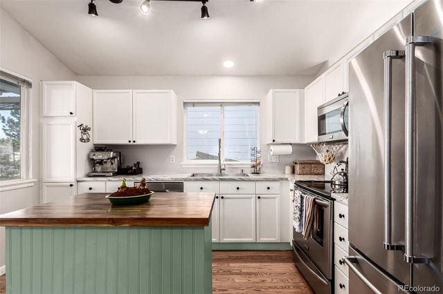 9712 Queenscliffe Drive, Highlands Ranch, CO 80130