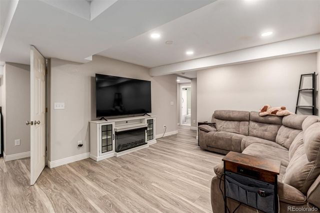 9712 Queenscliffe Drive, Highlands Ranch, CO 80130