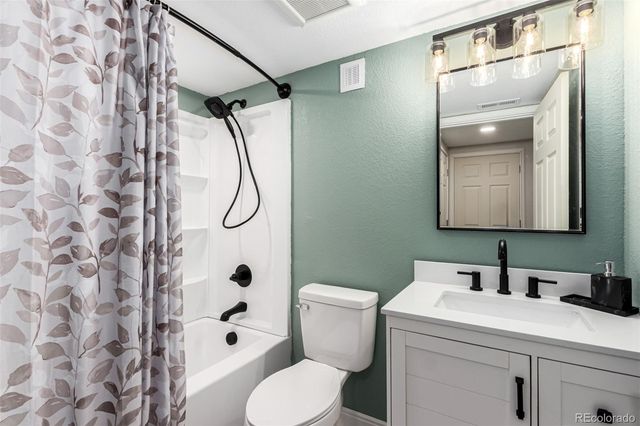 9712 Queenscliffe Drive, Highlands Ranch, CO 80130