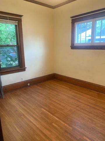 1685 Selby Avenue, Saint Paul, MN 55104