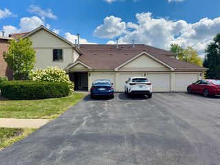 871 E Coach Road 5, Palatine, IL 60074