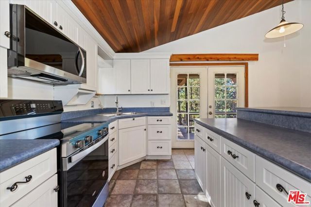 6302 Spruce Avenue, Angelus Oaks, CA 92305