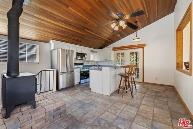 6302 Spruce Avenue, Angelus Oaks, CA 92305