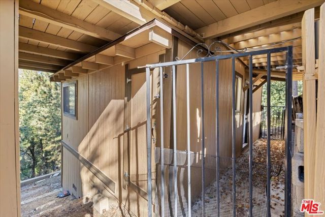 6302 Spruce Avenue, Angelus Oaks, CA 92305