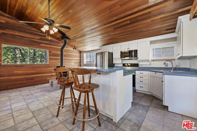 6302 Spruce Avenue, Angelus Oaks, CA 92305