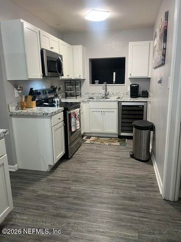 6947 WILEY Road, Jacksonville, FL 32210