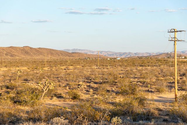 57755 Boo Lane, Landers, CA 92285