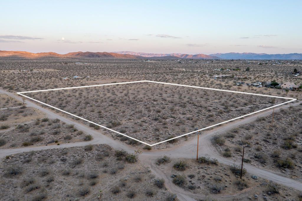 57755 Boo Lane, Landers, CA 92285