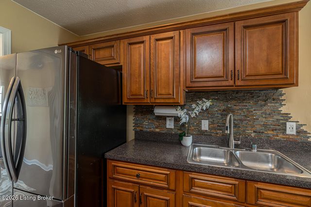 633 Windbrook Dr, Elizabethtown, KY 42701