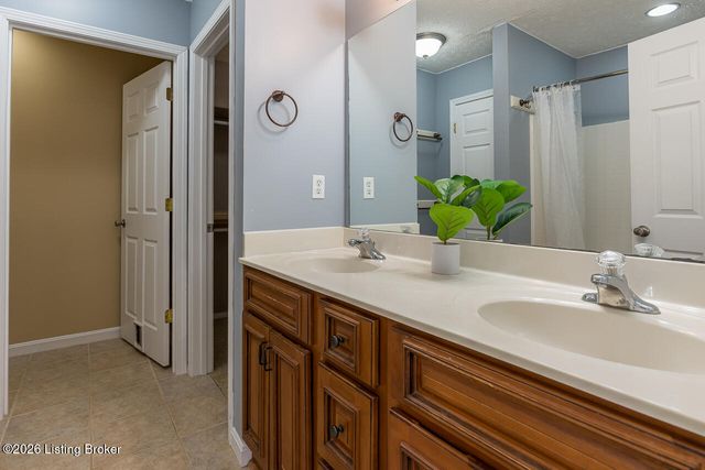 633 Windbrook Dr, Elizabethtown, KY 42701